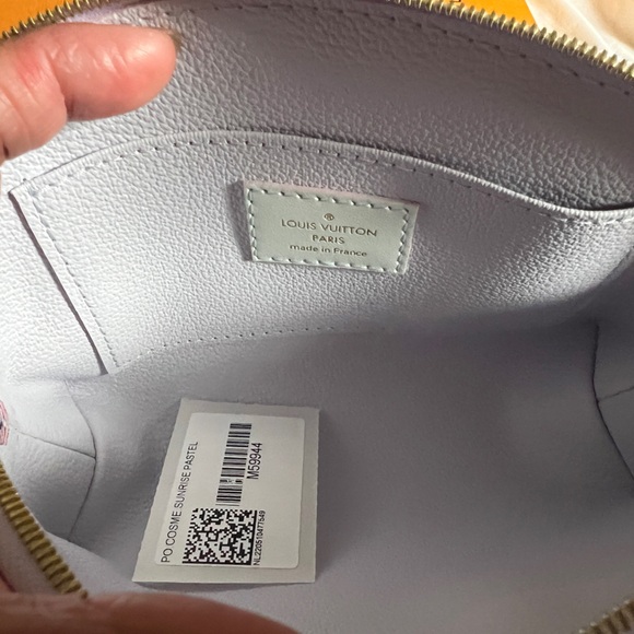 LOUIS VUITTON Pochette Cosmetique Pouch (SUNRISE PASTEL) LIMITED EDITION - Picture 9 of 14